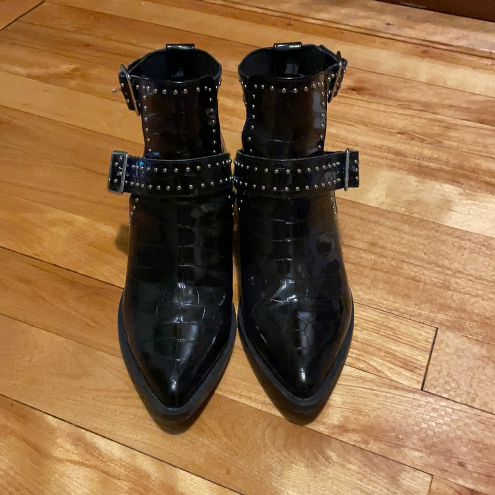 Steve Madden Andy Black Crocodile Studded Cutout Pointed-Toe Ankle Booties